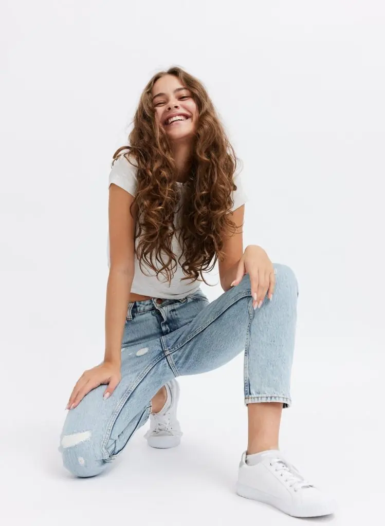 a woman wearing sustainable jeans by Organsk