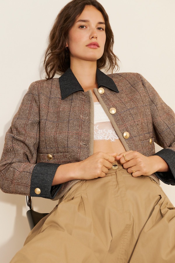 woman wearing rented clothing from Nuuly, an ethical alternative to SHEIN